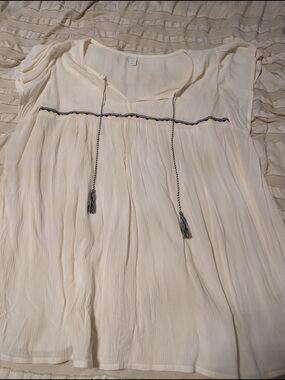 Old Navy Cream Crinkle Peasant Top with Braided Tassels
